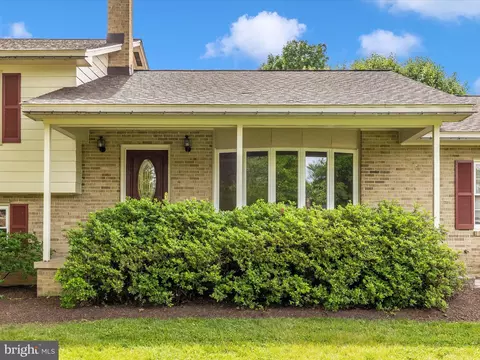 Exterior - 8013 Meadowview Dr, Frederick, MD 21702 photo 6 of 19