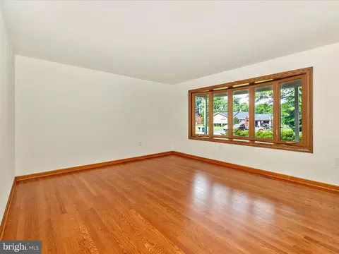Living - 8013 Meadowview Dr, Frederick, MD 21702 photo 2 of 10