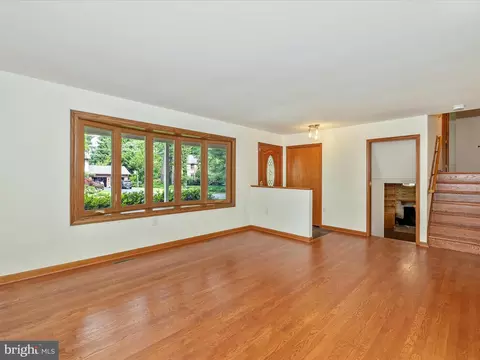 Living - 8013 Meadowview Dr, Frederick, MD 21702 photo 5 of 10