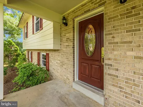 Exterior - 8013 Meadowview Dr, Frederick, MD 21702 photo 3 of 19