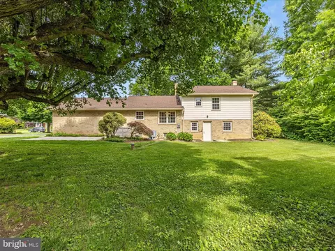 Exterior - 8013 Meadowview Dr, Frederick, MD 21702 photo 10 of 19