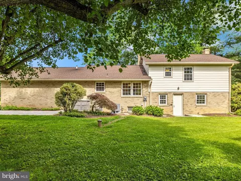 Exterior - 8013 Meadowview Dr, Frederick, MD 21702 photo 11 of 19