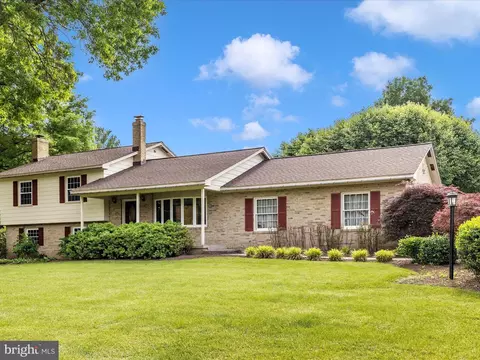 Exterior - 8013 Meadowview Dr, Frederick, MD 21702 photo 4 of 19