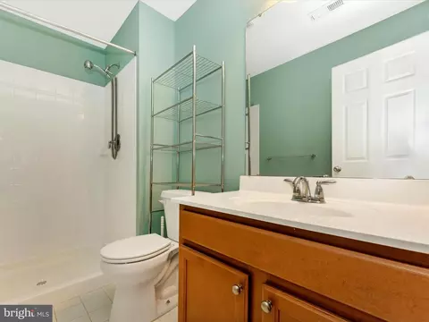 Bath - 1936 Moran Dr, Frederick, MD 21702 photo 6 of 8