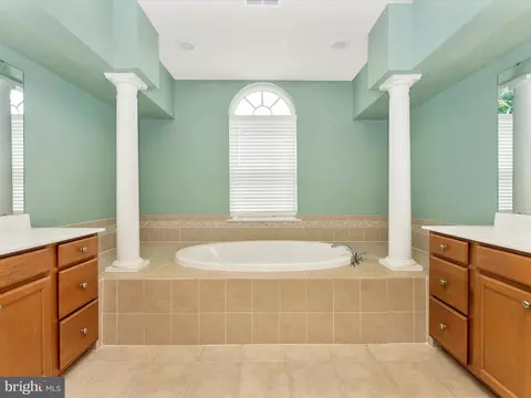 Bath - 1936 Moran Dr, Frederick, MD 21702 photo 1 of 8