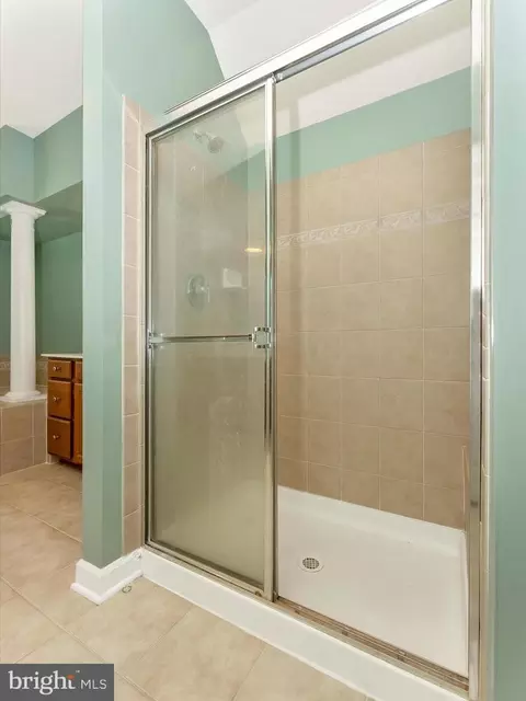 Bath - 1936 Moran Dr, Frederick, MD 21702 photo 2 of 8