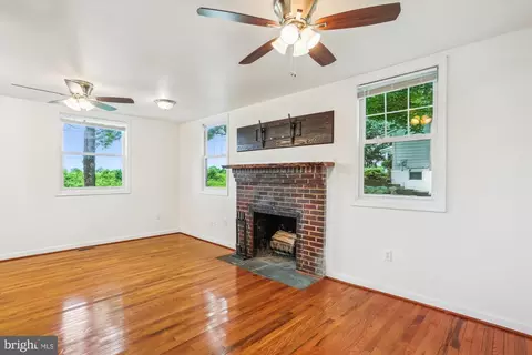 Living - 11008 Liberty Rd, Frederick, MD 21701 photo 4 of 4