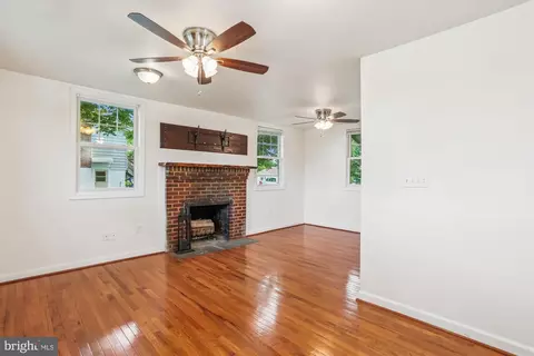 Living - 11008 Liberty Rd, Frederick, MD 21701 photo 2 of 4