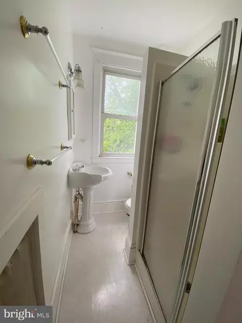 Bath - 5830 Rowland Hill Rd, Cascade, MD 21719 photo 2 of 3