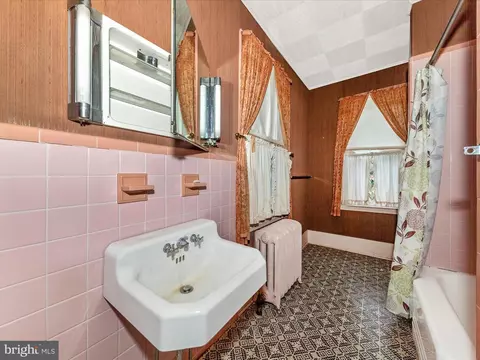 Bath - 5830 Rowland Hill Rd, Cascade, MD 21719 photo 3 of 3