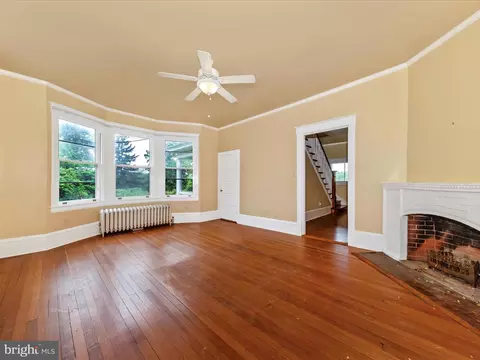 Living - 5830 Rowland Hill Rd, Cascade, MD 21719 photo 8 of 11