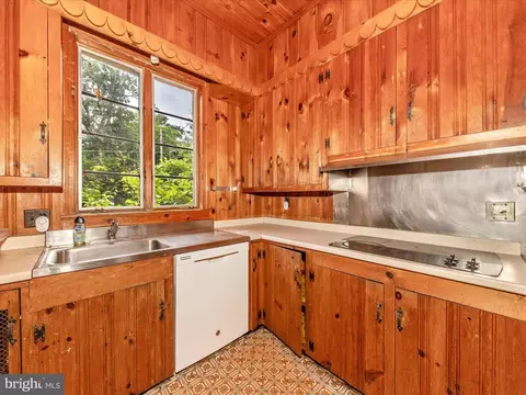 Kitchen - 5830 Rowland Hill Rd, Cascade, MD 21719 photo 2 of 3
