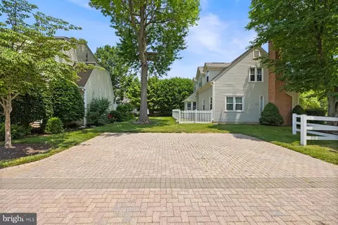 823 Dunbrooke Ct, Frederick, MD 21701 photo 4