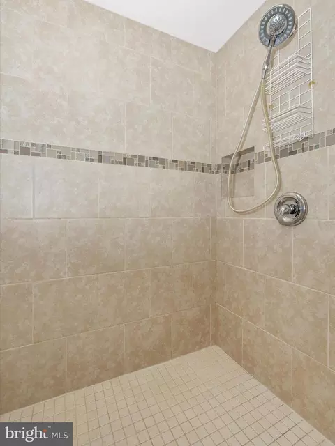 Bath - 8011 Lighthouse Lndg, Frederick, MD 21701 photo 4 of 6