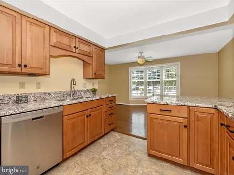 Kitchen - 8011 Lighthouse Lndg, Frederick, MD 21701 photo 4 of 6