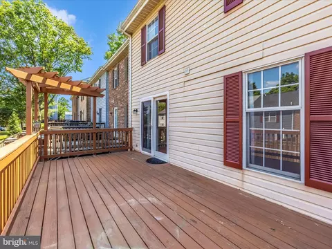 Exterior - 8011 Lighthouse Lndg, Frederick, MD 21701 photo 8 of 21