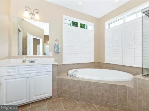 Bath - 2681 Monocacy Ford Rd, Frederick, MD 21701 photo 2 of 6