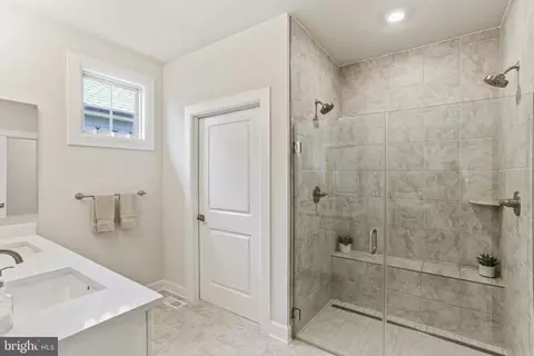 Entry Way - 384 Crown Point Dr, Frederick, MD 21702 photo 7 of 14