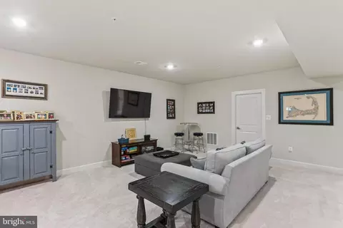 Entry Way - 384 Crown Point Dr, Frederick, MD 21702 photo 11 of 14