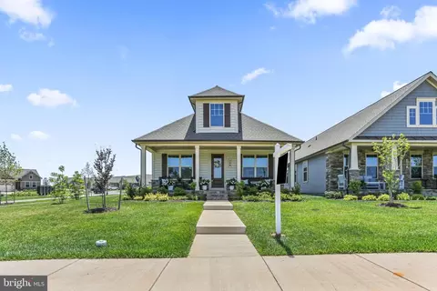 384 Crown Point Dr, Frederick, MD 21702