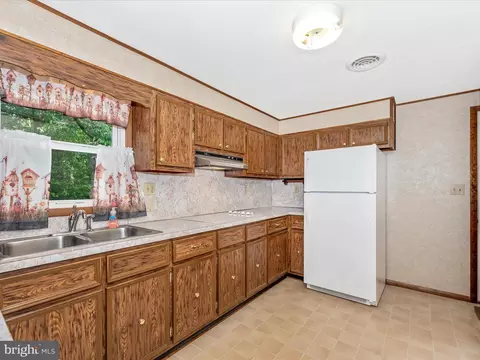 Kitchen - 11732 Warner Rd, Keymar, MD 21757 photo 4 of 4