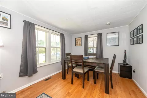 Dining - 5747 Bartonsville Rd, Frederick, MD 21704 photo 3 of 3