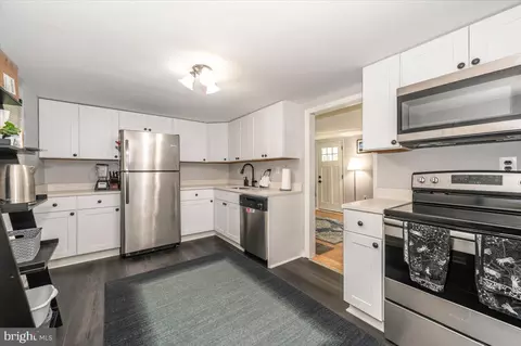 Kitchen - 5747 Bartonsville Rd, Frederick, MD 21704 photo 4 of 4