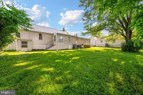 Exterior - 5747 Bartonsville Rd, Frederick, MD 21704 photo 11 of 13