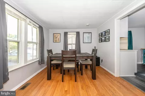 Dining - 5747 Bartonsville Rd, Frederick, MD 21704 photo 2 of 3