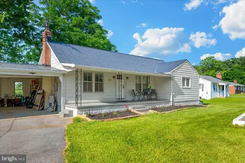 Exterior - 5747 Bartonsville Rd, Frederick, MD 21704 photo 3 of 13