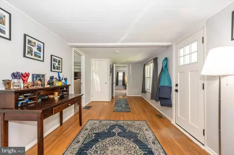 Entry Way - 5747 Bartonsville Rd, Frederick, MD 21704 photo 7 of 8