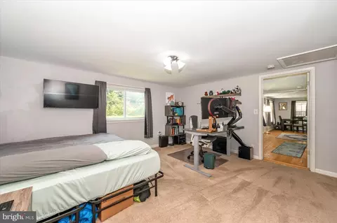 Bedroom - 5747 Bartonsville Rd, Frederick, MD 21704 photo 3 of 5