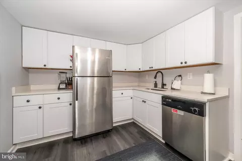 Kitchen - 5747 Bartonsville Rd, Frederick, MD 21704 photo 3 of 4