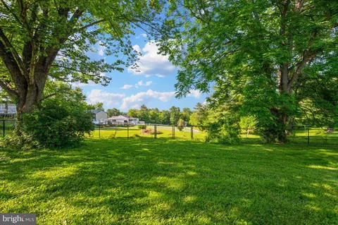Exterior - 5747 Bartonsville Rd, Frederick, MD 21704 photo 4 of 13