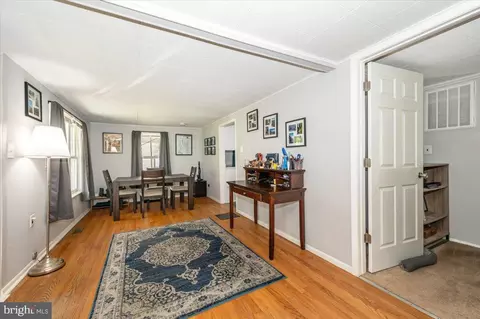 Entry Way - 5747 Bartonsville Rd, Frederick, MD 21704 photo 4 of 8