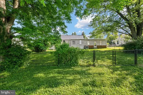 Exterior - 5747 Bartonsville Rd, Frederick, MD 21704 photo 10 of 13