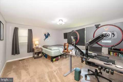 Bedroom - 5747 Bartonsville Rd, Frederick, MD 21704 photo 5 of 5