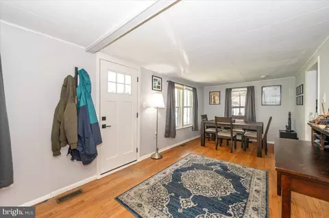 Entry Way - 5747 Bartonsville Rd, Frederick, MD 21704 photo 5 of 8