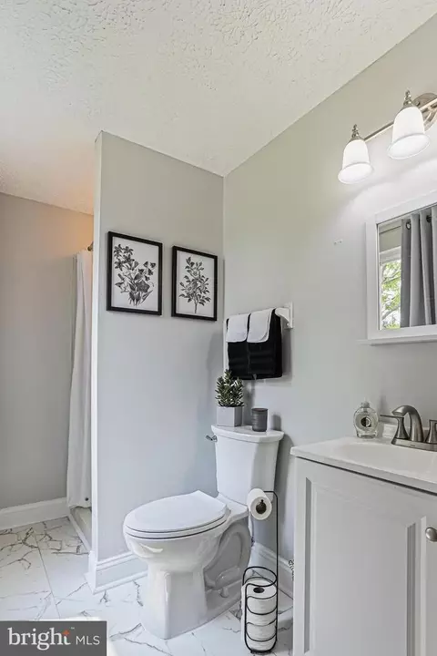 Bath - 6786 Singletree Ct, Frederick, MD 21703 photo 2 of 4