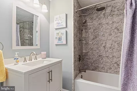 Bath - 6786 Singletree Ct, Frederick, MD 21703 photo 4 of 4