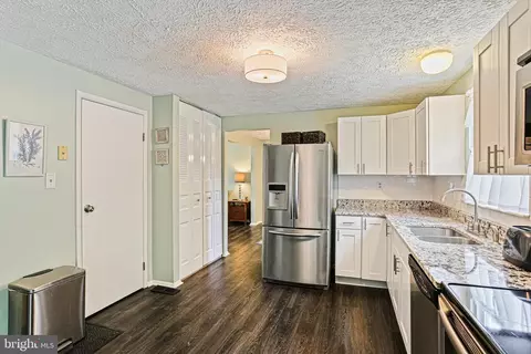 Entry Way - 6786 Singletree Ct, Frederick, MD 21703 photo 2 of 2