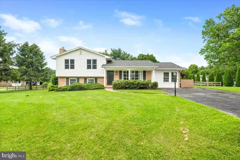 7902 Juniper Dr, Frederick, MD 21702 photo 1