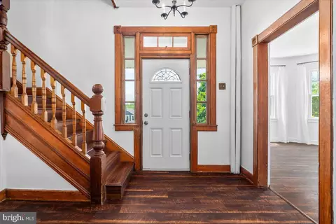 Entry Way - 413 E A St, Brunswick, MD 21716 photo 1 of 8