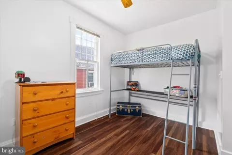 Bedroom - 413 E A St, Brunswick, MD 21716 photo 5 of 9