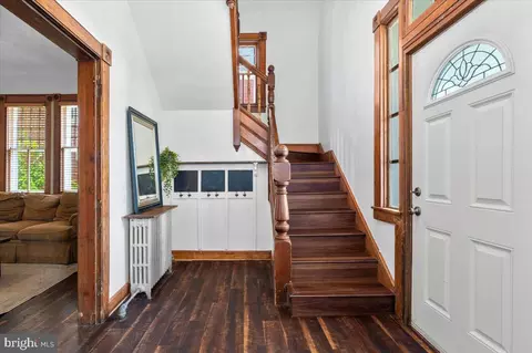 Entry Way - 413 E A St, Brunswick, MD 21716 photo 2 of 8