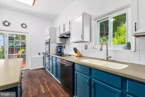Kitchen - 413 E A St, Brunswick, MD 21716 photo 3 of 4