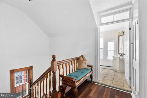 Entry Way - 413 E A St, Brunswick, MD 21716 photo 5 of 8