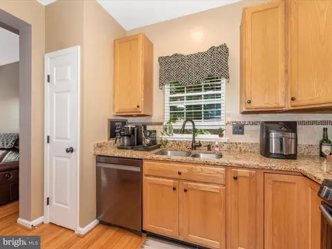 Kitchen - 6529 Carston Ct, Frederick, MD 21703 photo 5 of 7