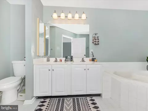 Bath - 6529 Carston Ct, Frederick, MD 21703 photo 2 of 6