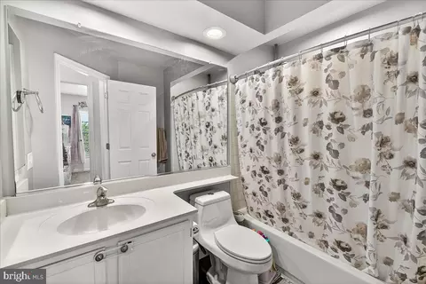 Bath - 7093 Gresham Ct W, Frederick, MD 21703 photo 2 of 3